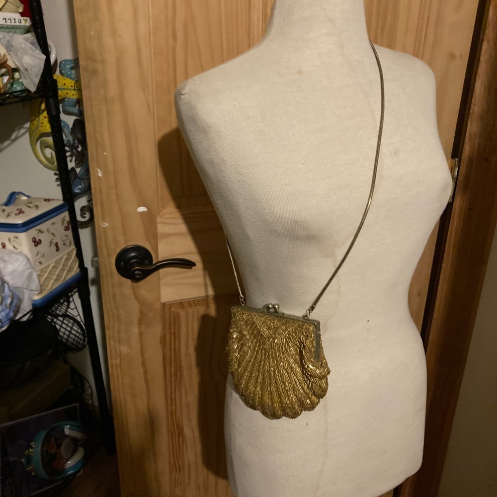 Vintage gold beaded scallop shell shape evening purse - Picture 10 of 10